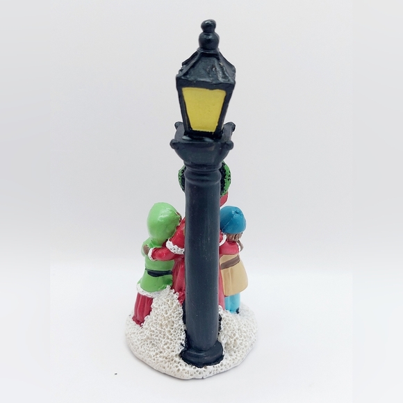 Vintage Christmas Villiage Light up Lamp Post Figureine - Picture 3 of 6